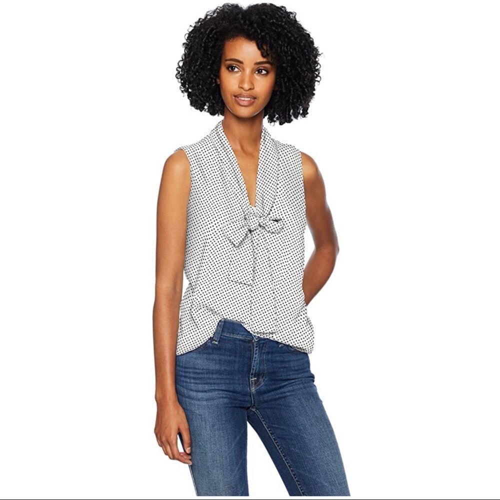 ✨HP✨Adrianna Papell Sleeveless Tie Neck Blouse✨